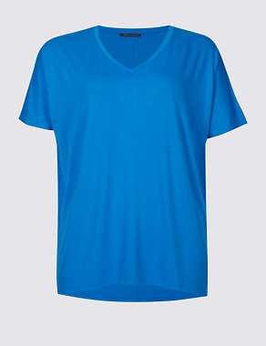 CURVE V-Neck Short Sleeve T-Shirt Image 2 of 4