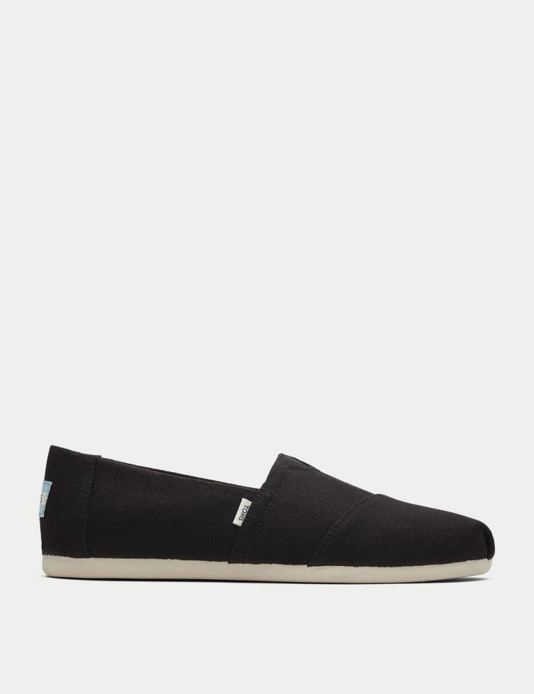 Toms classic black canvas shoes hotsell