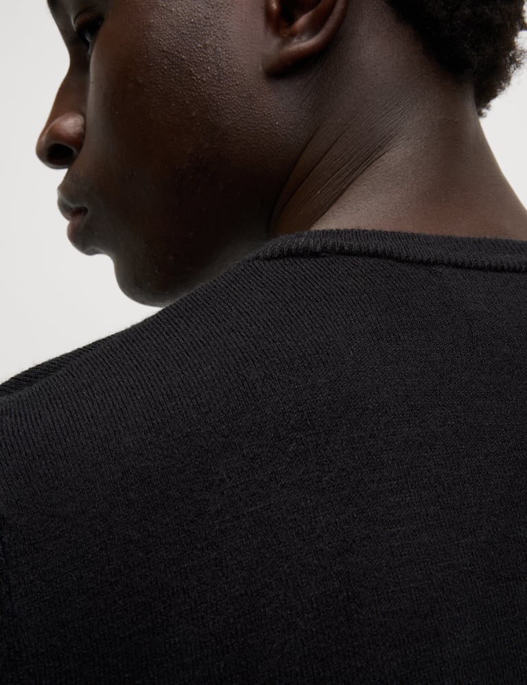 Mens v neck 2025 jumpers at m&s