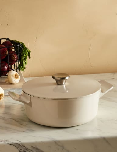 Cast Aluminium 3L Casserole Dish 1 of 5