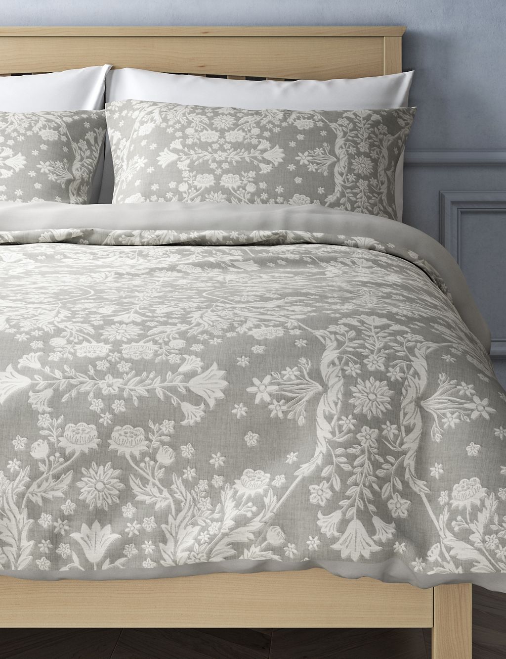 Casual Floral Jacquard Bedding Set 3 of 5