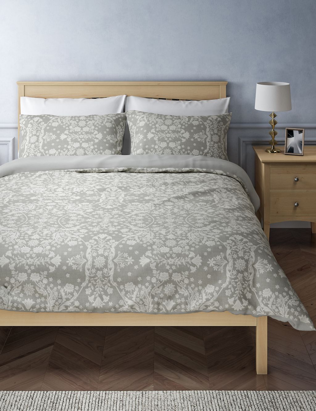 Casual Floral Jacquard Bedding Set 4 of 5