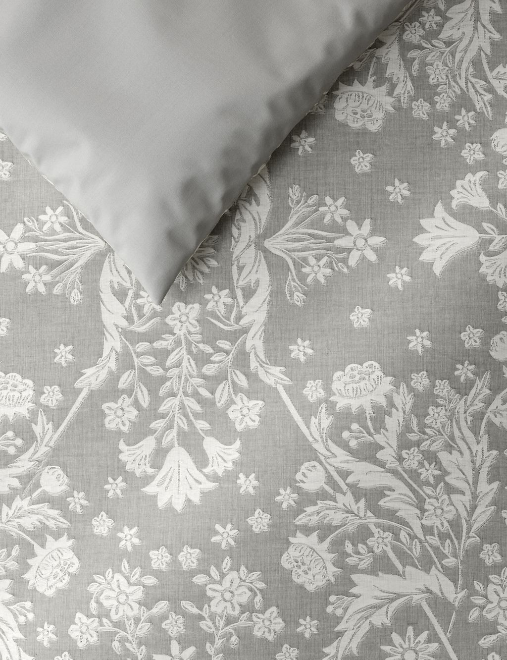 Casual Floral Jacquard Bedding Set 1 of 5