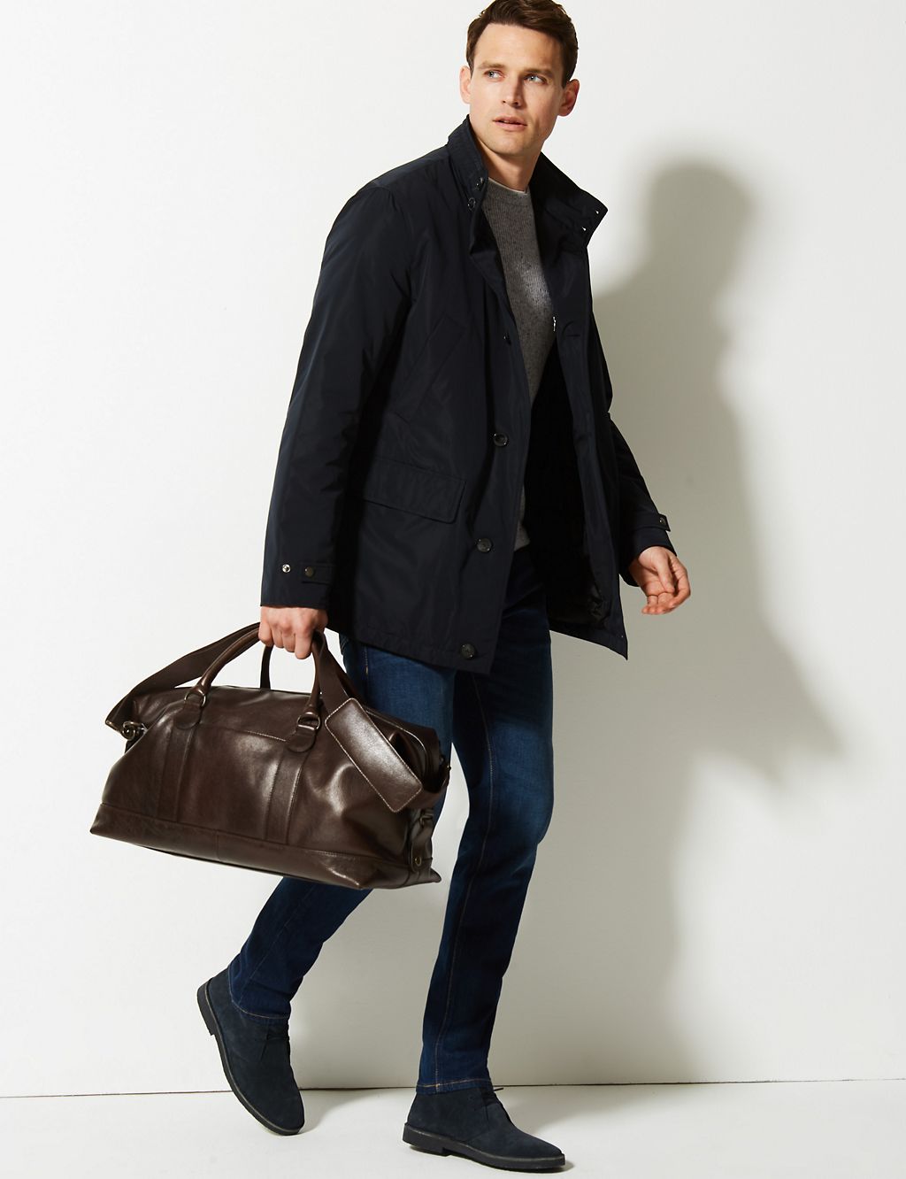 Casual Leather Holdall 3 of 7