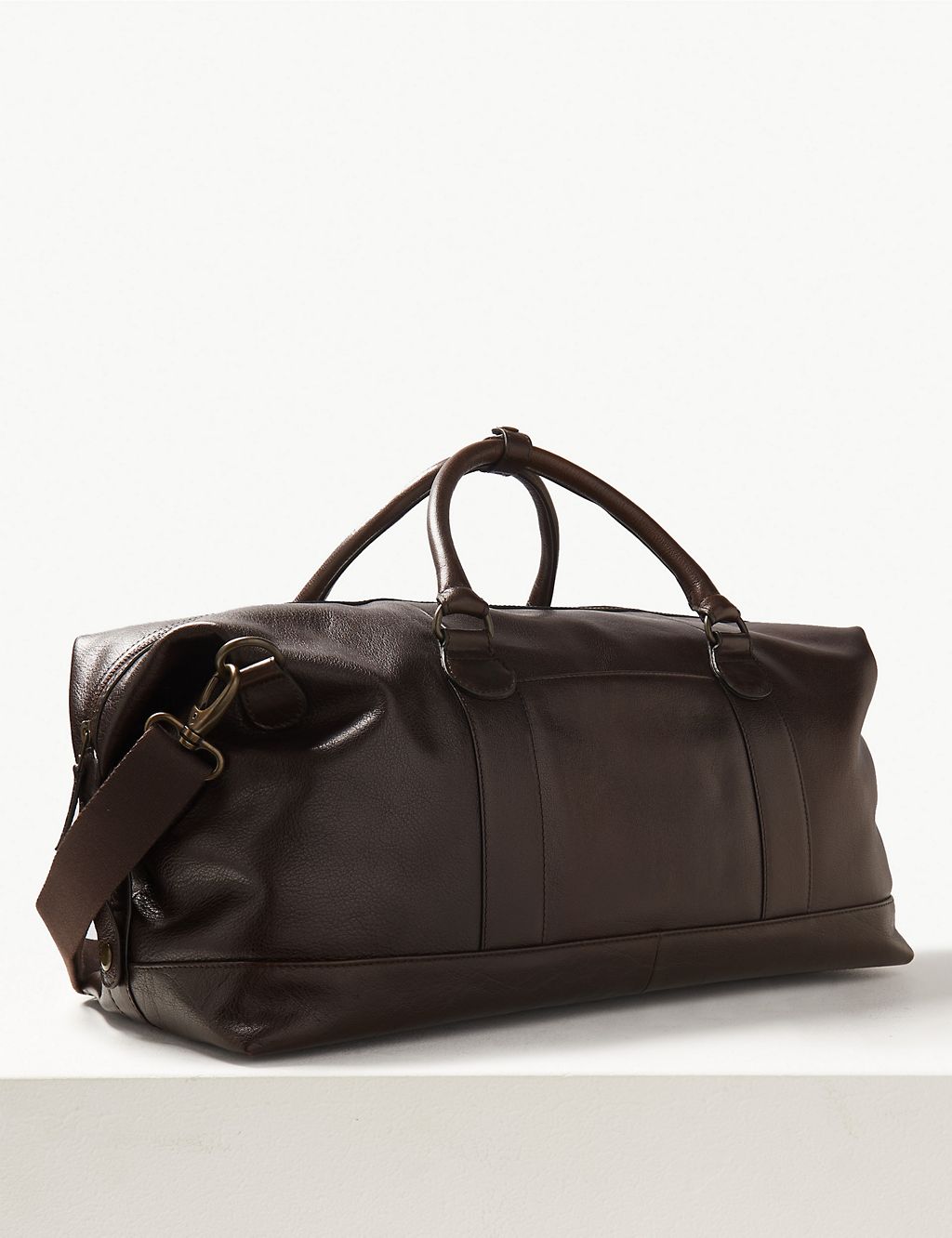 Casual Leather Holdall 2 of 7