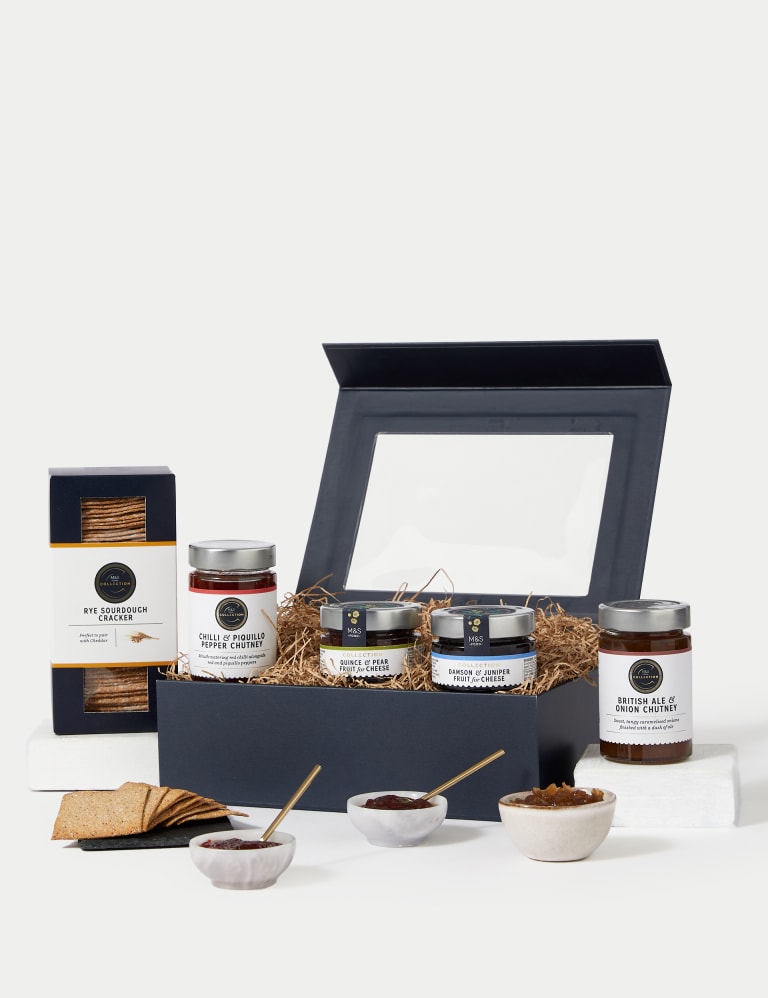 M&s shop cheese hamper