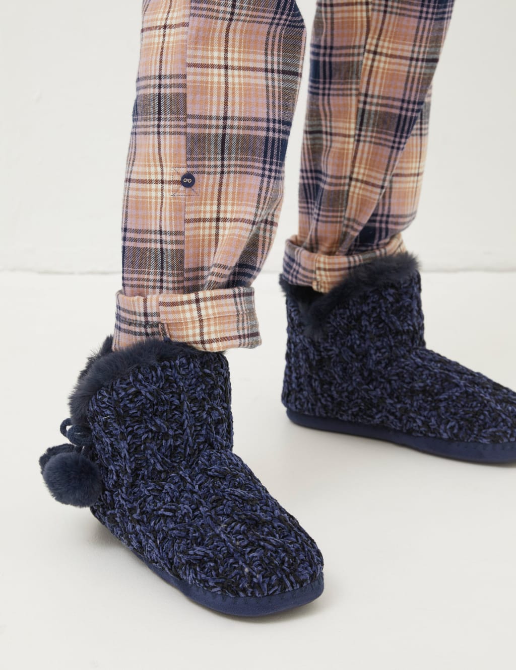 Mens fluffy slipper boots hotsell