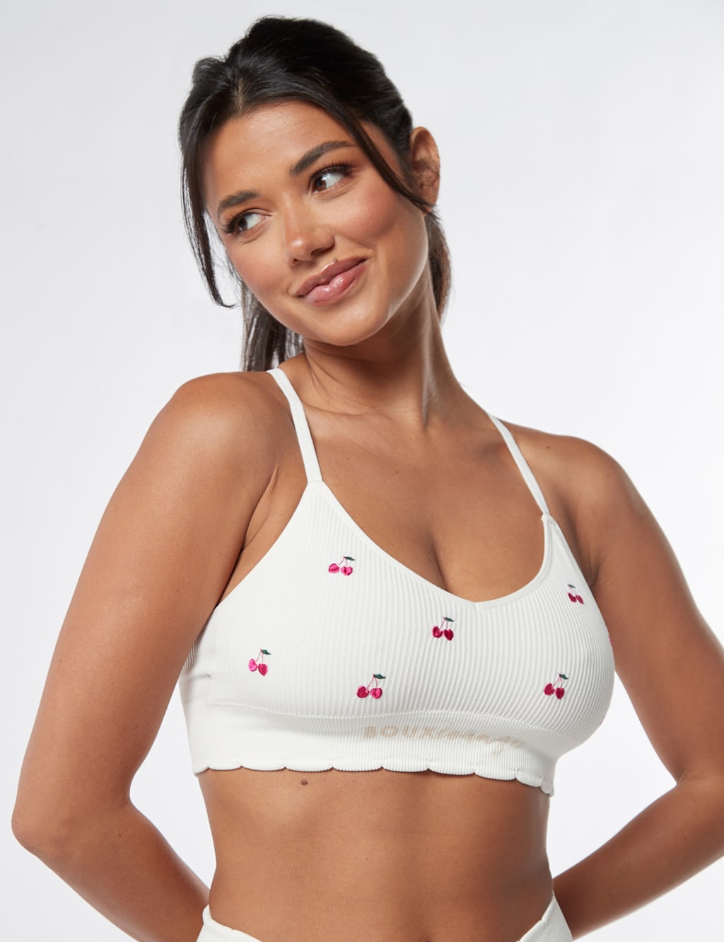  Sweet Curves Wireless Bra, Scalloped Design Natural