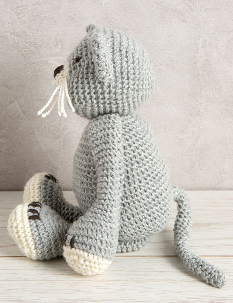 Knitted cat top