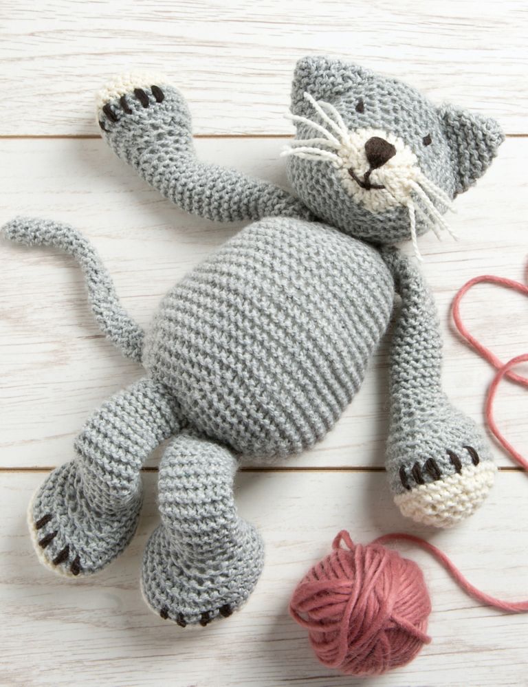 Chloe Cat Knitting Kit 4 of 7