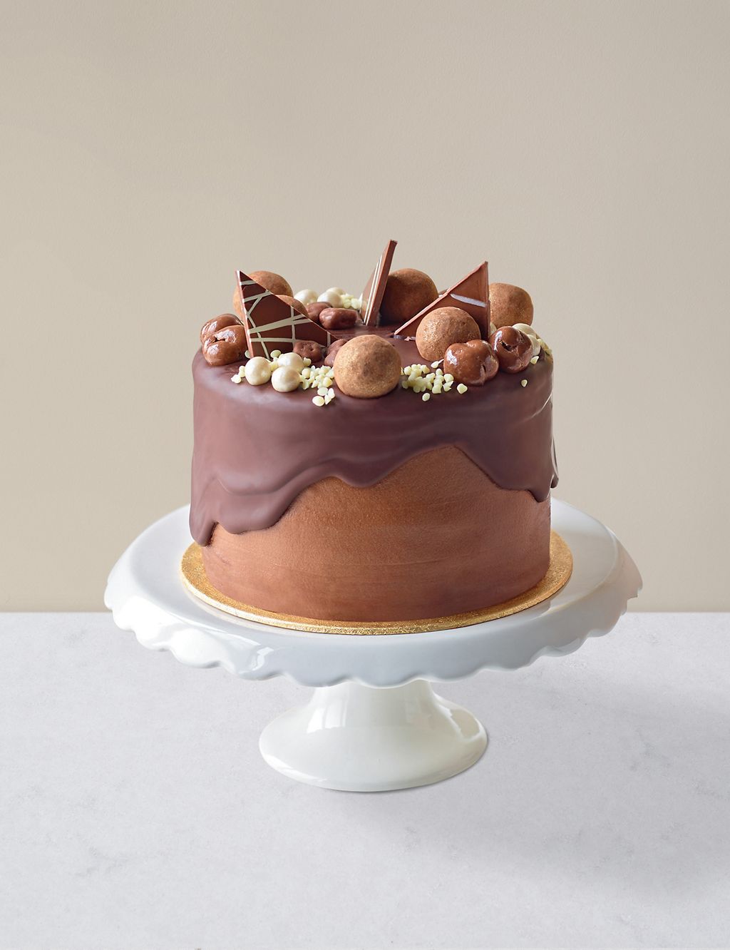 Chocolate & Caramel Dribble Cake 3 of 4