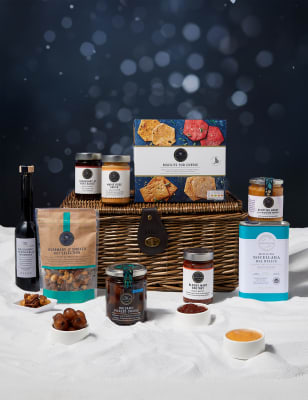 Classic Christmas Hamper With Fizz M S