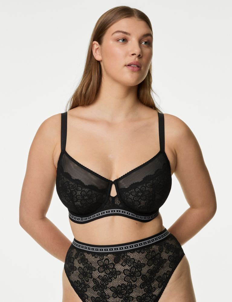 Marks and Spencer Women's Floral Lace Minimizer Full Cup, Black, 32DDD at   Women's Clothing store