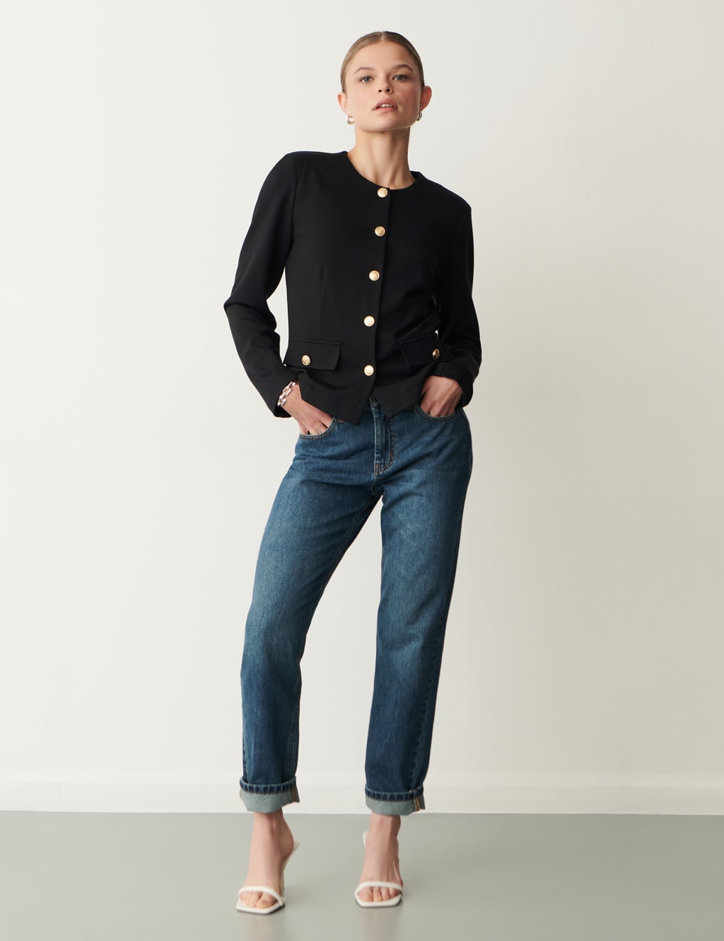 Short collarless jacket discount