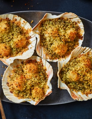 Collection 4 Scallops with Mushrooms & Spinach (Serves 4) M&S