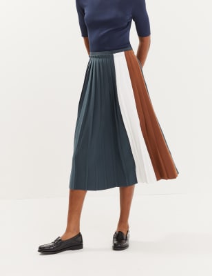 Mid length pleated outlet skirts