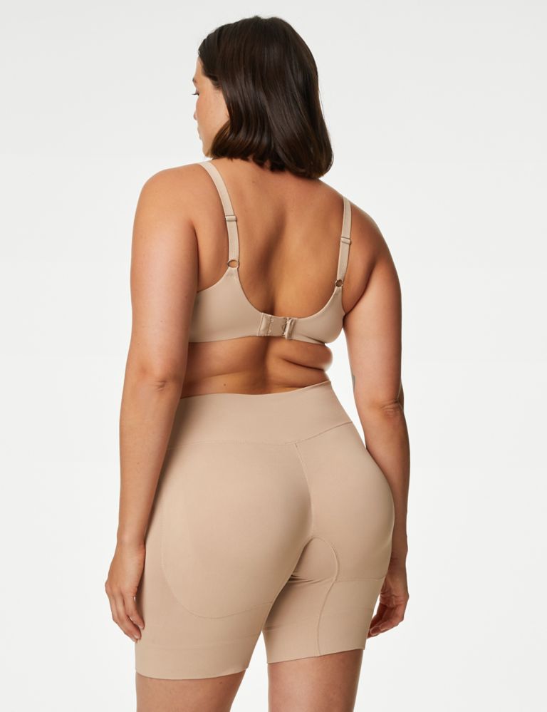 Cool Comfort™ Seamless Bum Boosting Shorts 6 of 8