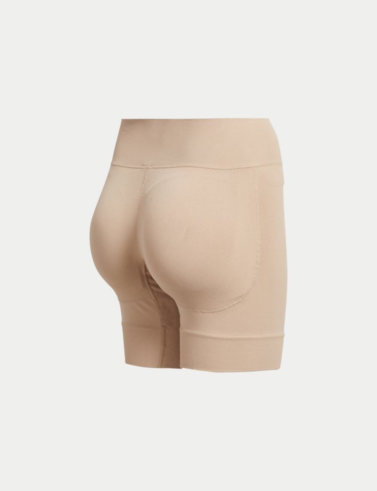 Cool Comfort™ Seamless Bum Boosting Shorts 2 of 8