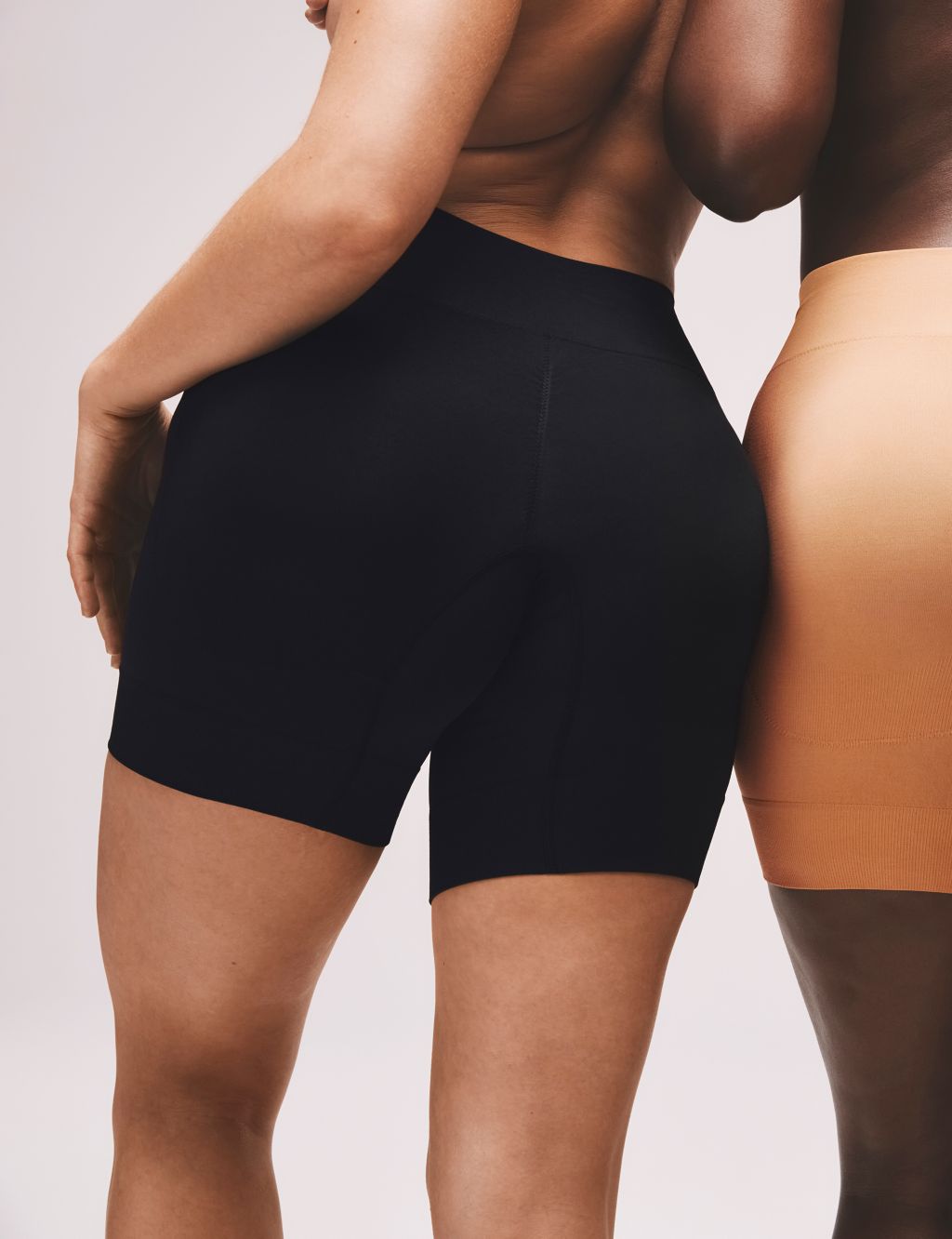 Cool Comfort™ Seamless Bum Boosting Shorts 9 of 9
