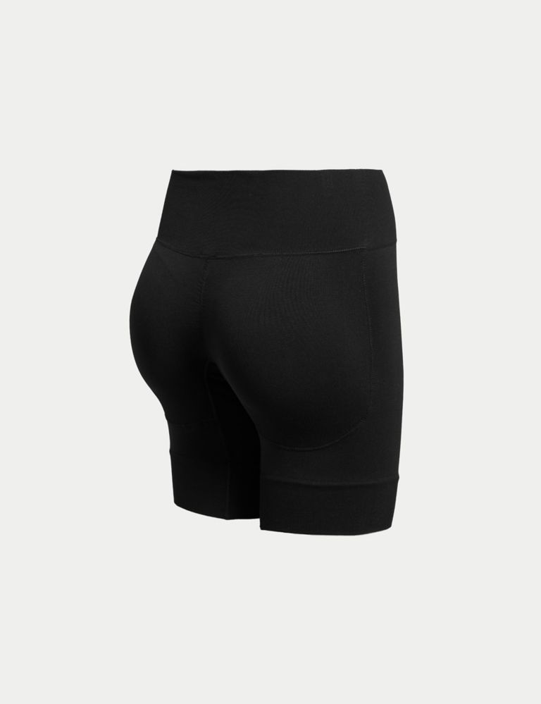 Cool Comfort™ Seamless Bum Boosting Shorts 2 of 9