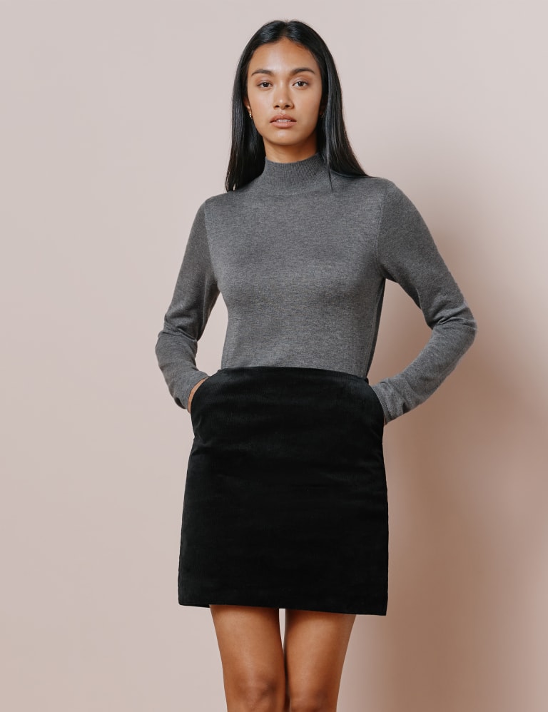 Black short store skirt m&s