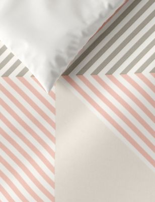 Cotton Blend Geometric Bedding Set with Fitted Sheet Image 2 of 4