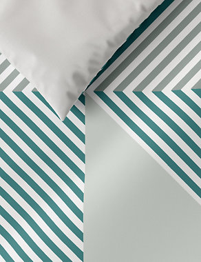 Cotton Blend Geometric Bedding Set with Fitted Sheet Image 2 of 4