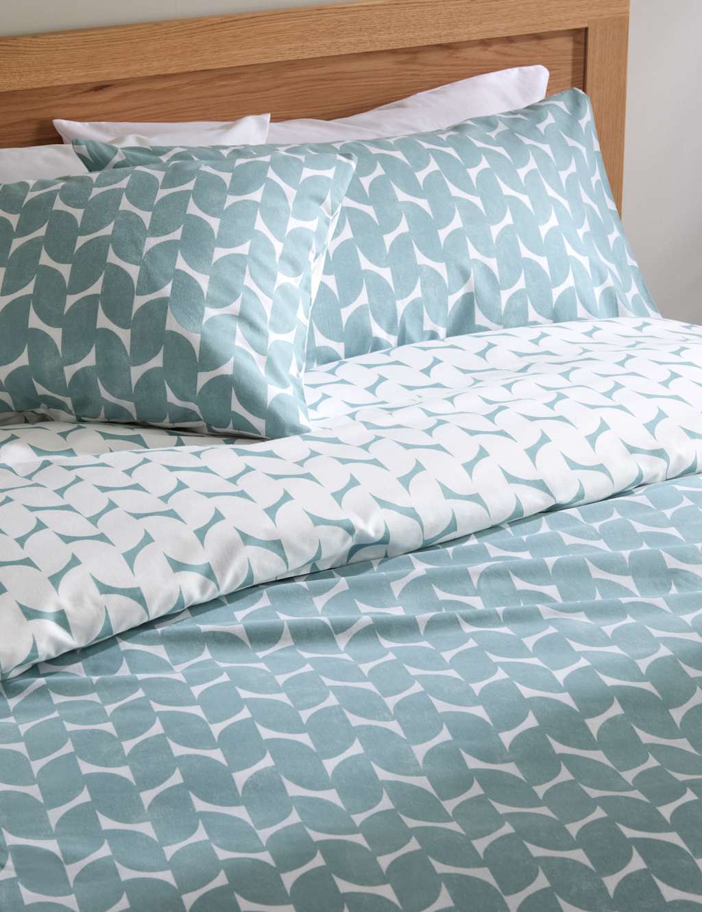 Cotton Blend Geometric Bedding Set 3 of 4