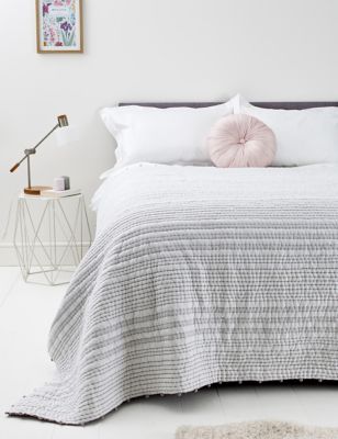 hjælpemotor Sammensætning Recollection Cotton Pom-Pom Striped Bedspread | M&S
