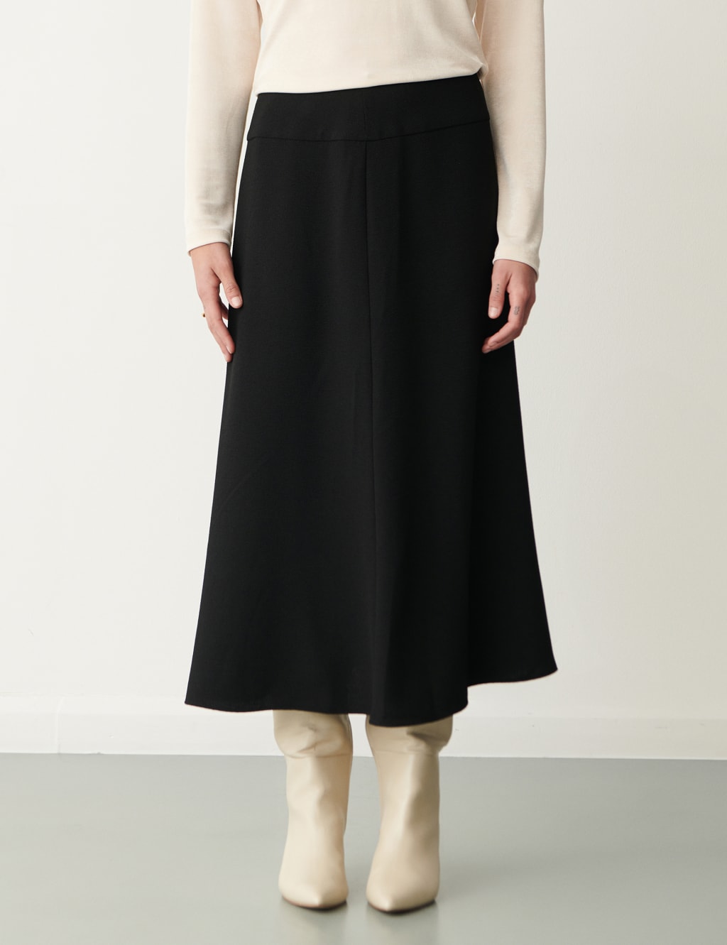 Black crepe a line skirt online