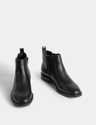 Croc best sale black boots