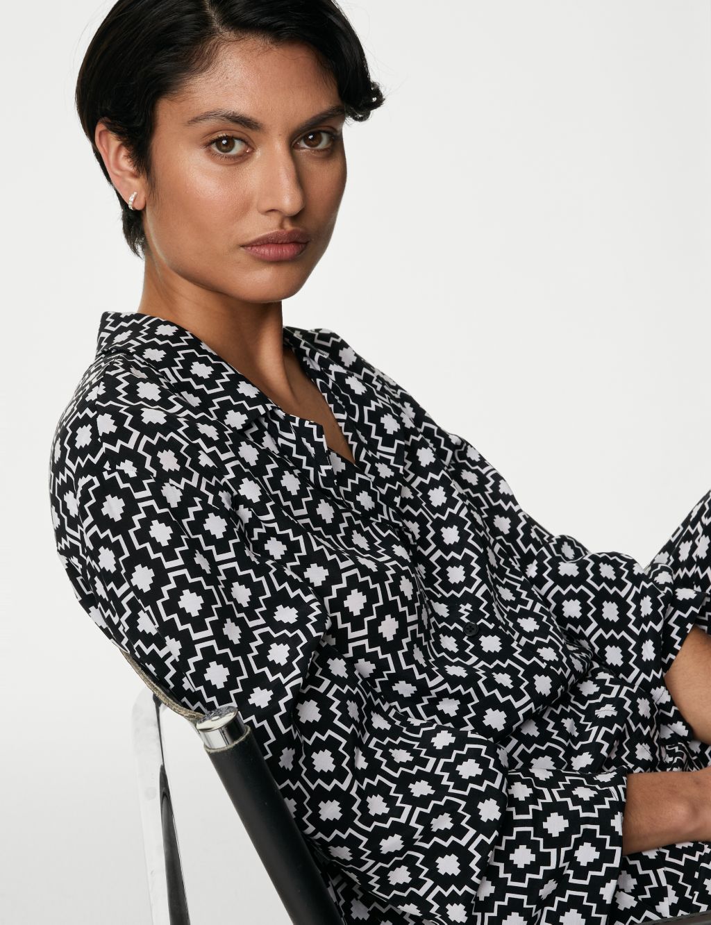 Cupro Rich Printed Collared Relaxed Shirt 4 of 8