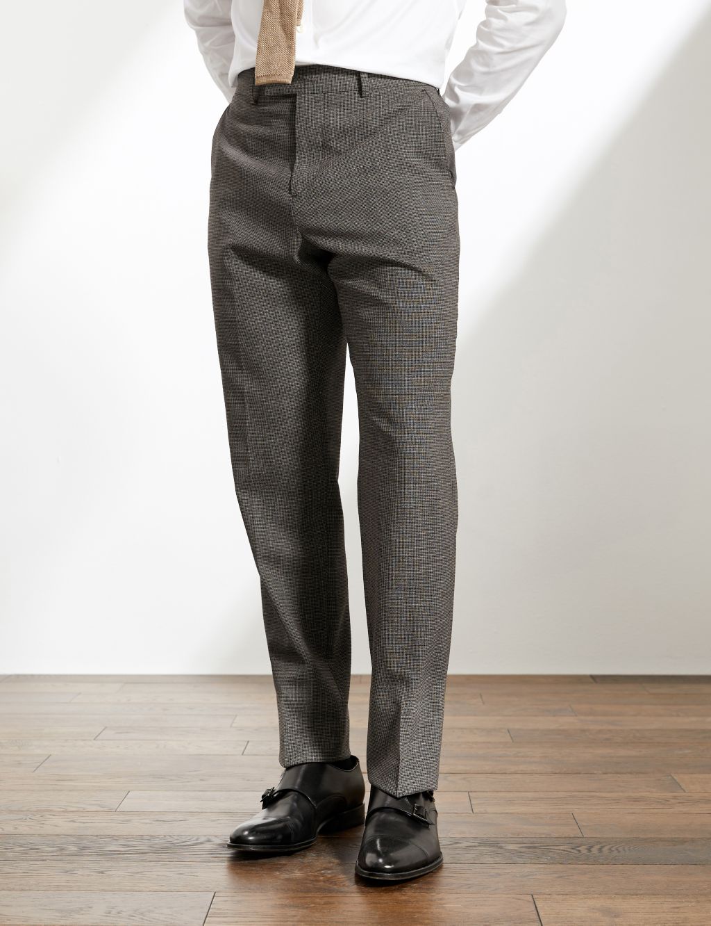 Tailored Fit Bi-Stretch Puppytooth 2 Piece Suit image 4