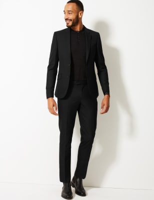 Costume noir coupe tr&egrave;s ajust&eacute;e