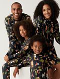 Schlafanzug mit Tiermuster im Familienlook zu Weihnachten