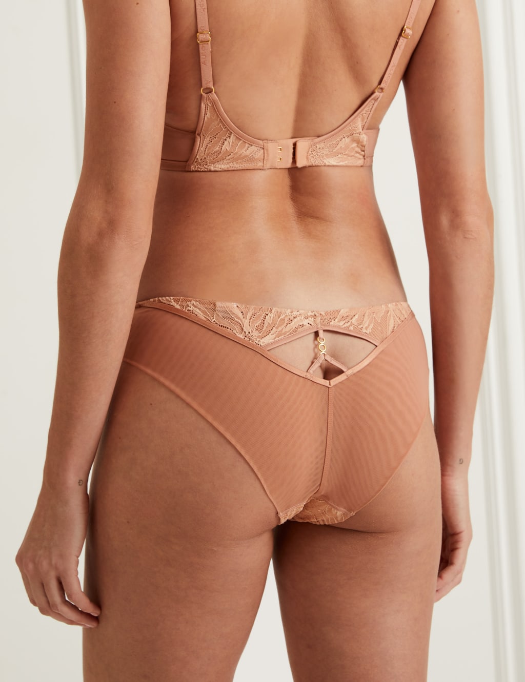 Lexington Non Wired Plunge Bra Set A-E image 6