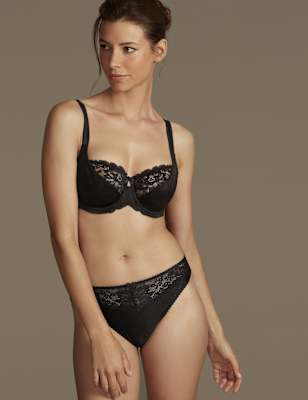 Soutien-gorge &agrave; armatures, motif fleuri fa&ccedil;on jacquard et dentelle, bonnets embo&icirc;tants E&nbsp;&agrave;&nbsp;K