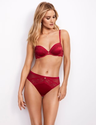 Soutien-gorge en dentelle et soie &agrave; balconnet et armatures