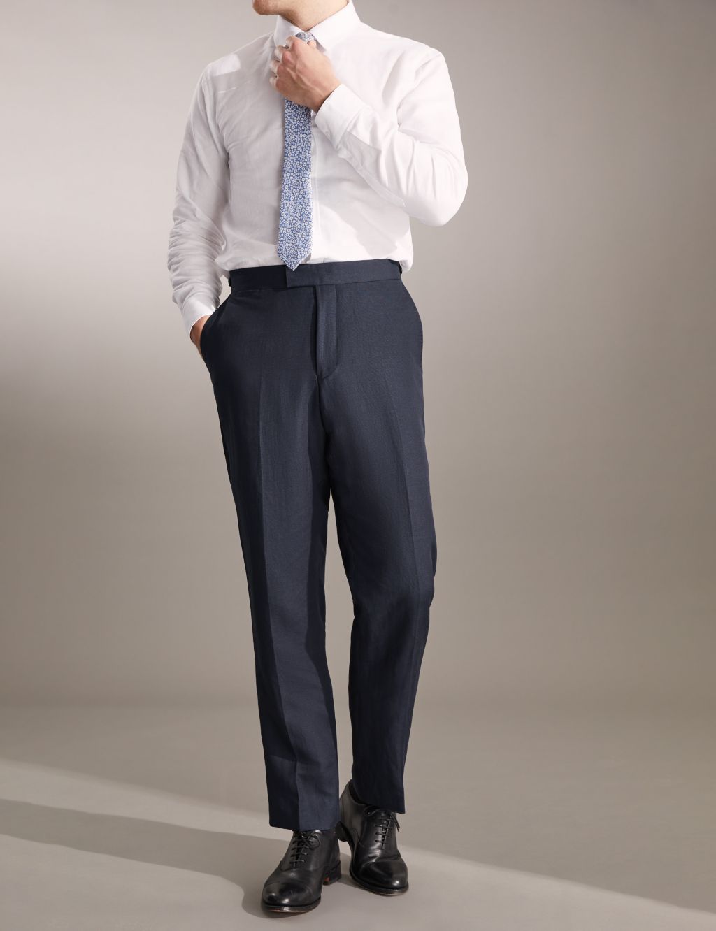Regular Fit Silk Rich And Linen Suit image 4