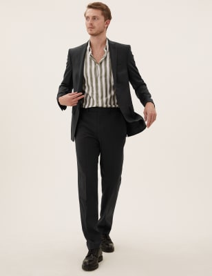 Costume noir en laine coupe ajust&eacute;e