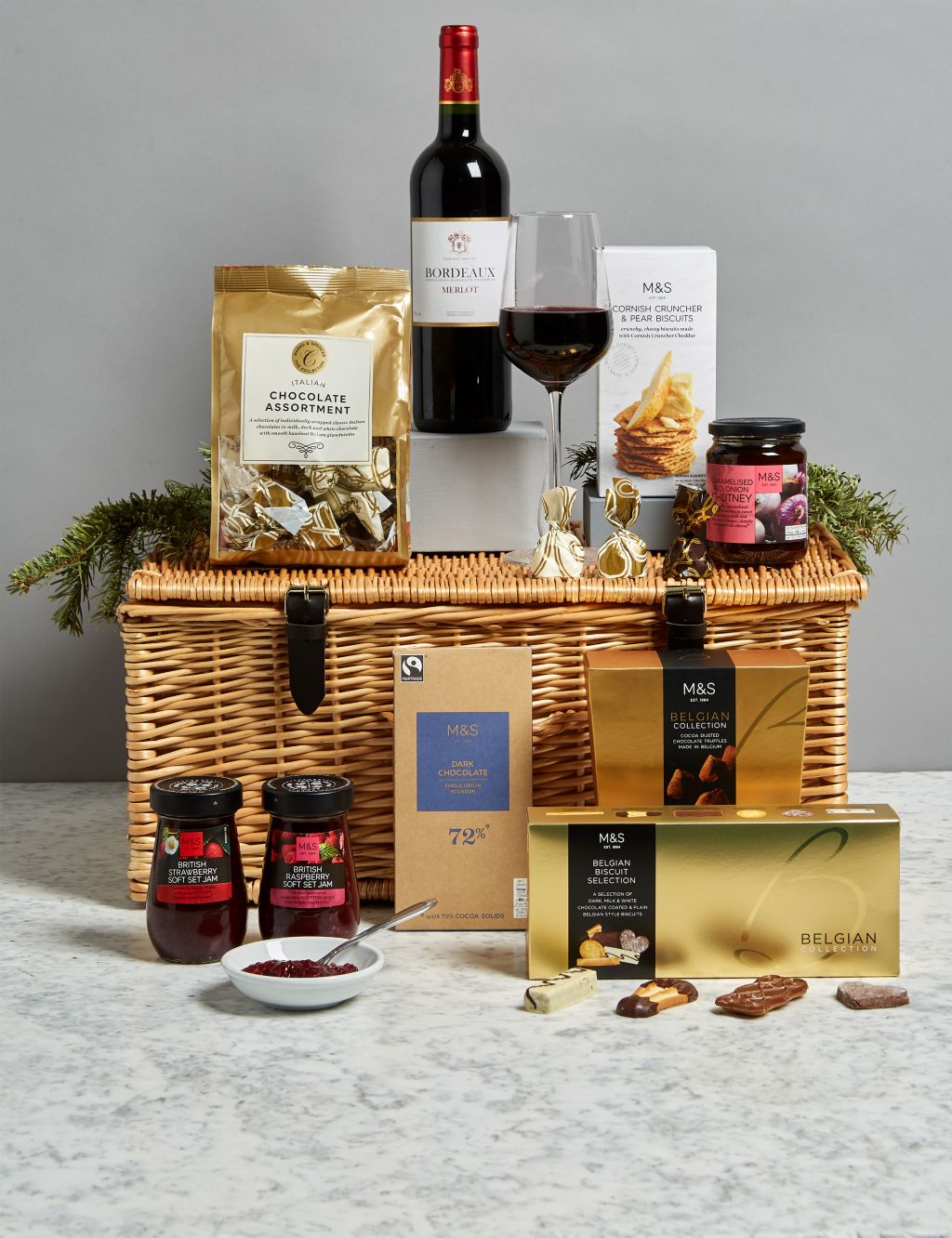 Delicious Hamper with Red Wine 3 of 5