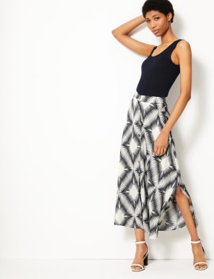 Diamond shop patterned skirt