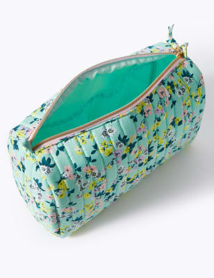 Ditsy Floral Print Make-Up Wash Bag Image 2 of 3