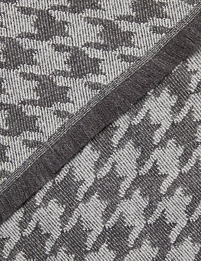 Dogtooth Scarf Image 2 of 3