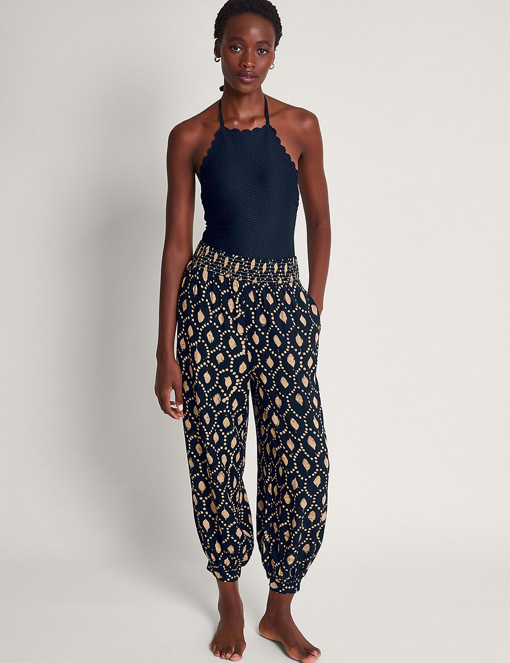 Elasticated Waist Cropped Trousers 2 of 5