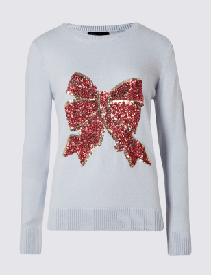 Cream xmas jumper 2025 with red bow