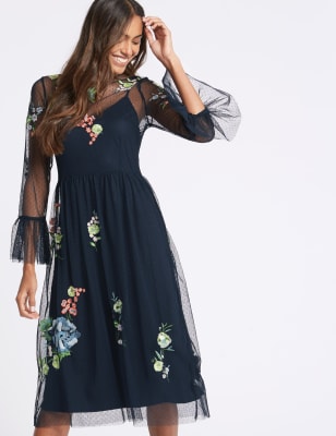 Mesh maxi dress with floral outlet embroidery