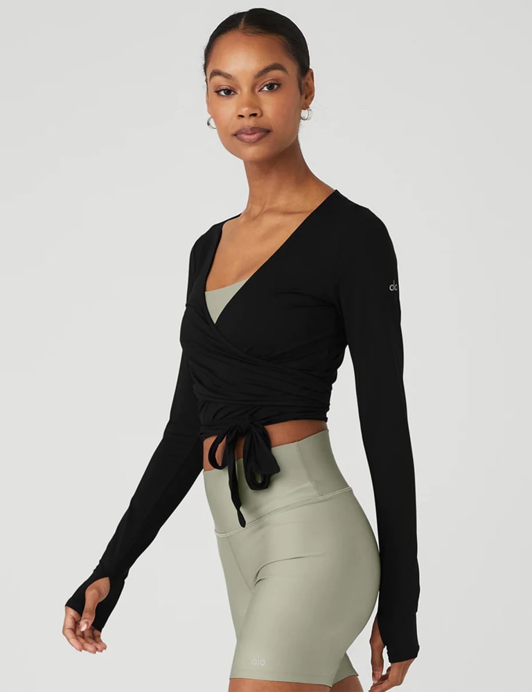 Alo Yoga, Cropped Escalate Wrap Top - Black