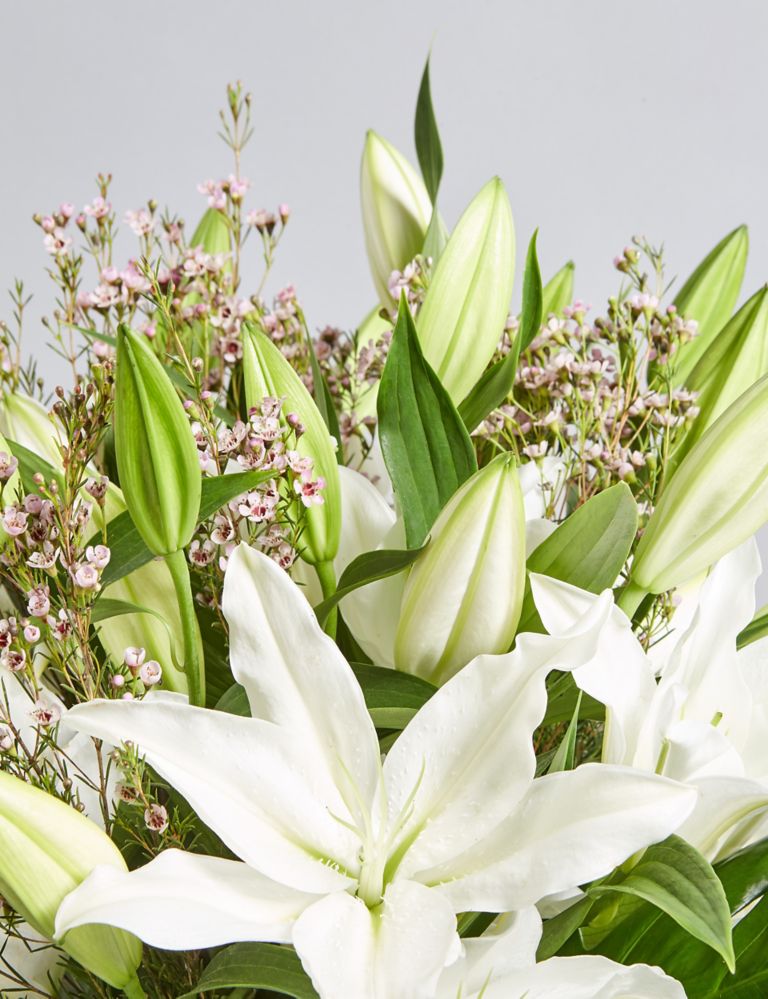 Fairtrade® Lily Bouquet 6 of 7