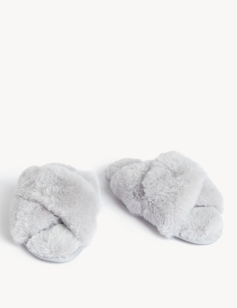 Fluffy crossover slippers sales